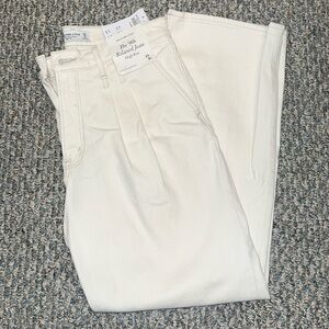 Abercrombie & Fitch cream 90s relaxed Jeans:  size 29 / 8 short